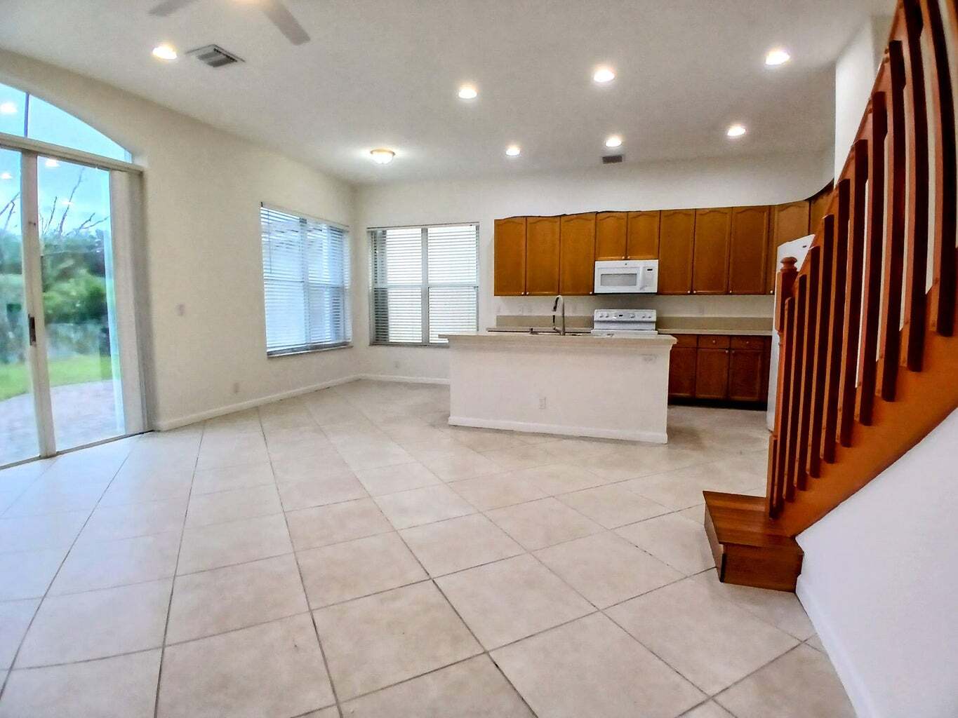 Building Photo - 1171 W Magnolia Cir