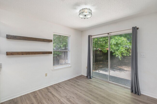 Building Photo - 2955 Sholtz Ave