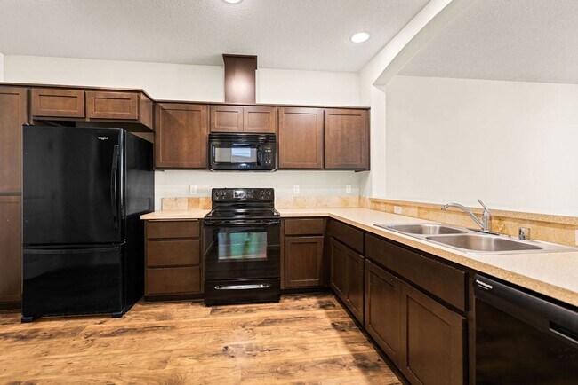 Building Photo - **AVAILABLE 18-May-2024** Woodridge Park C...