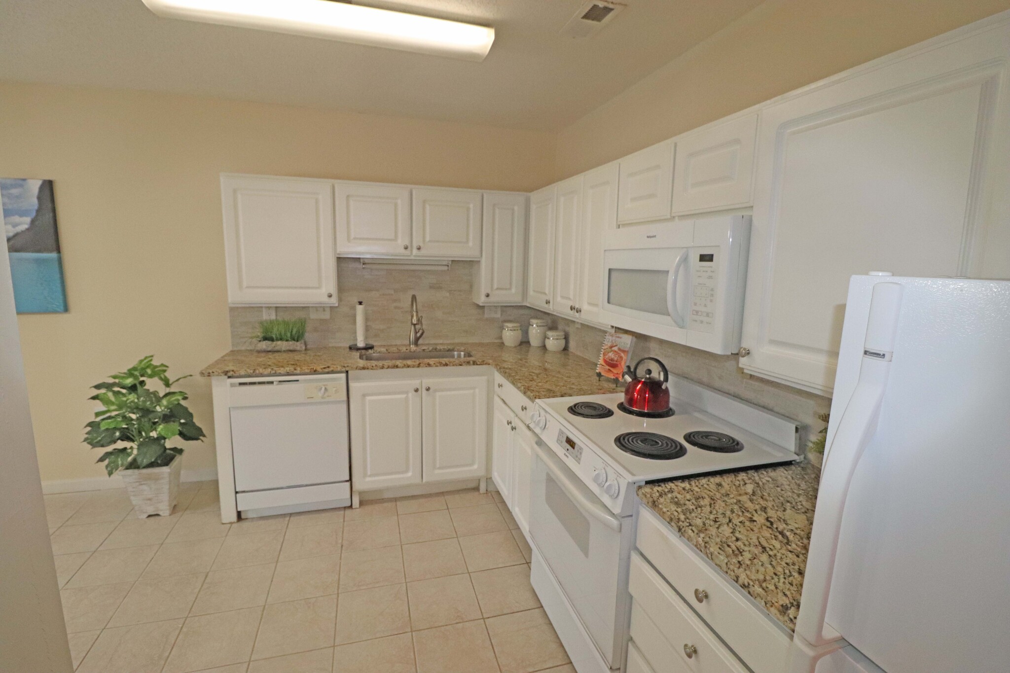 Updated sink and faucette - 2500 Friedland Pl