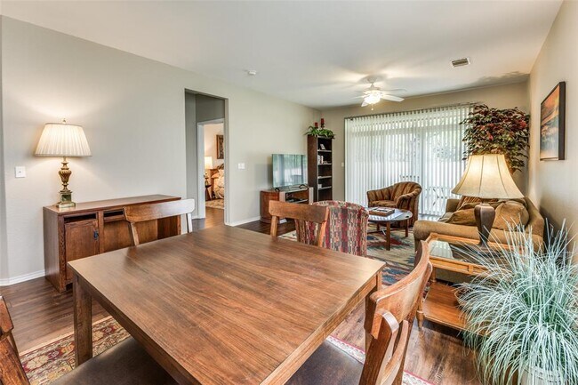 Building Photo - 203 Essex Ln