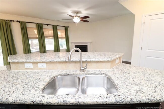 Building Photo - 208 Kylemore Cir