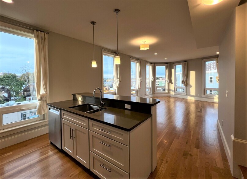 Building Photo - 168 Hampshire St