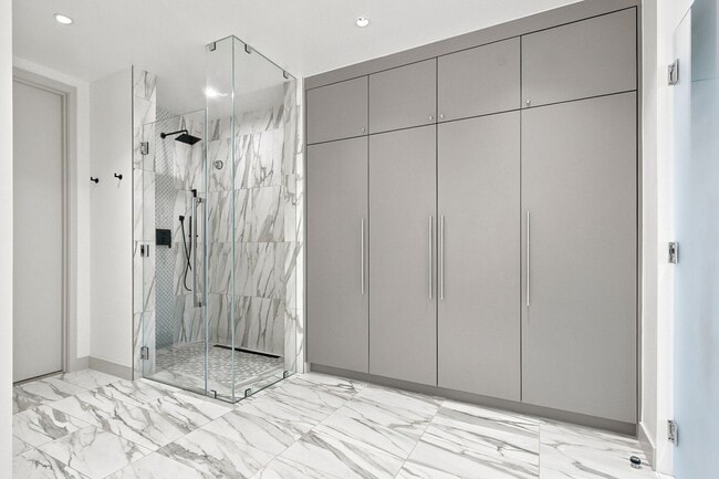 Building Photo - Stunning North Strip/City views from this UNFURNISHED 1+Den/1.5ba residence.