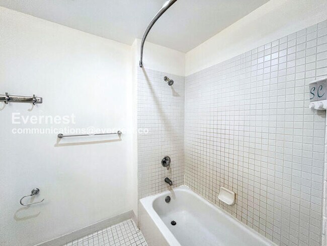 Building Photo - 415 S Front St