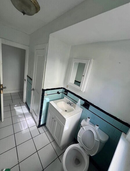 Building Photo - 166 Regent Ave