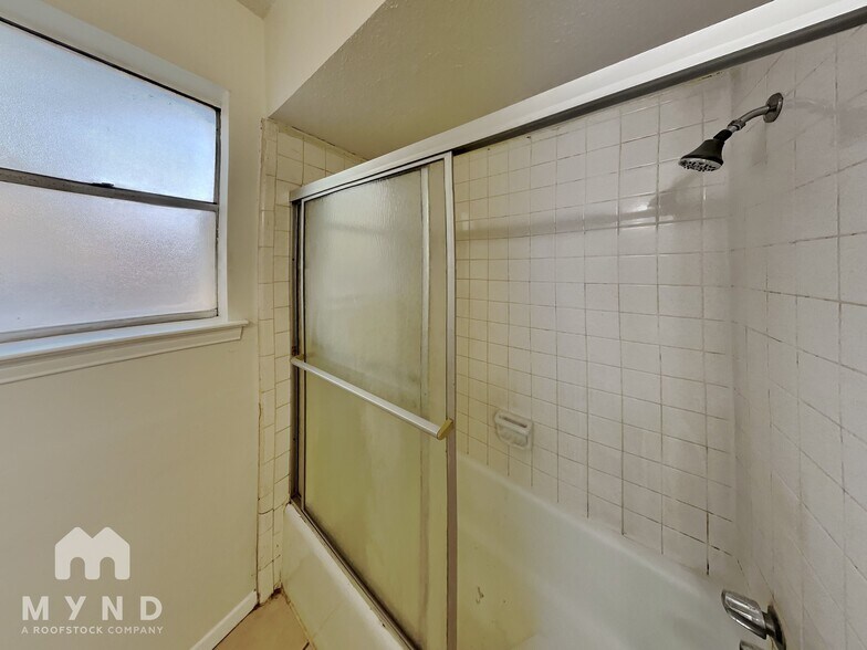 Building Photo - 15858 El Estado Dr