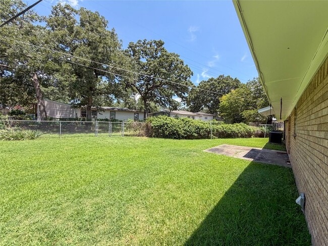 Building Photo - 907 Seymore Cir