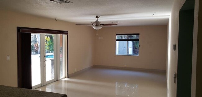 Building Photo - 861 NW 116th Ave