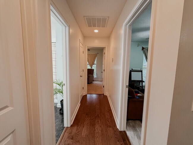 Building Photo - 151 Manchester Ct