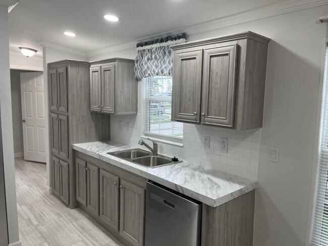 Building Photo - 156 Bauer Dr