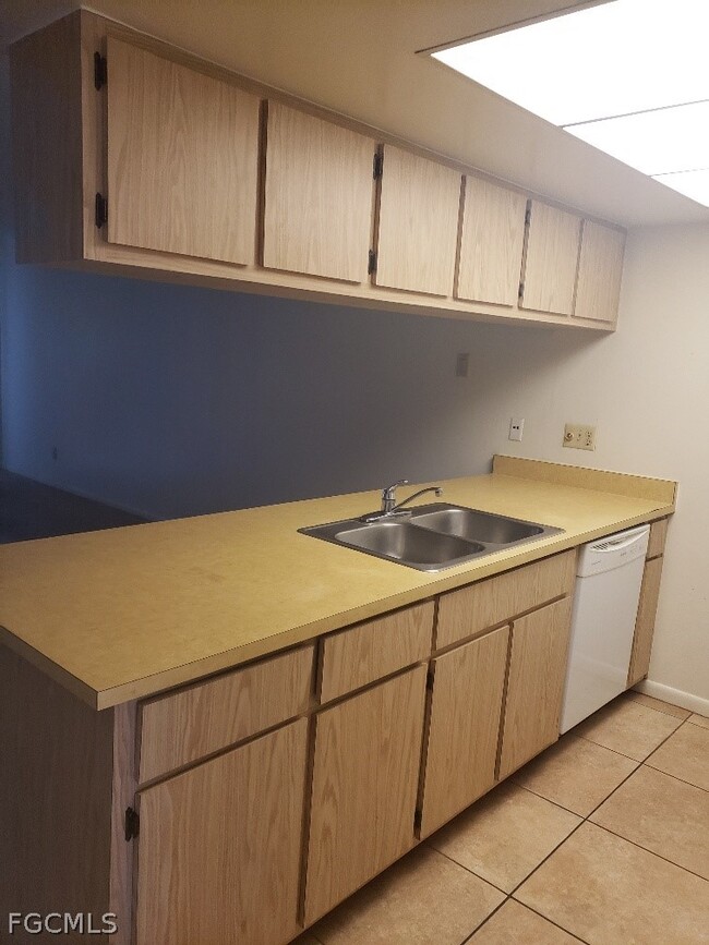 Building Photo - 3823 SE 11th Pl