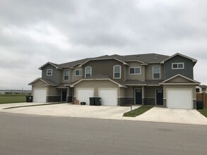 Building Photo - END UNIT Town home for rent