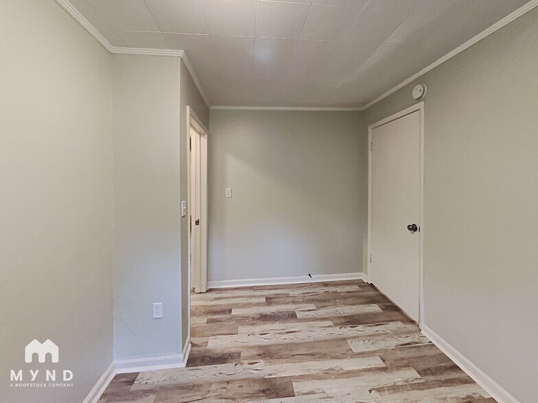 Building Photo - 1445 Echols Dr