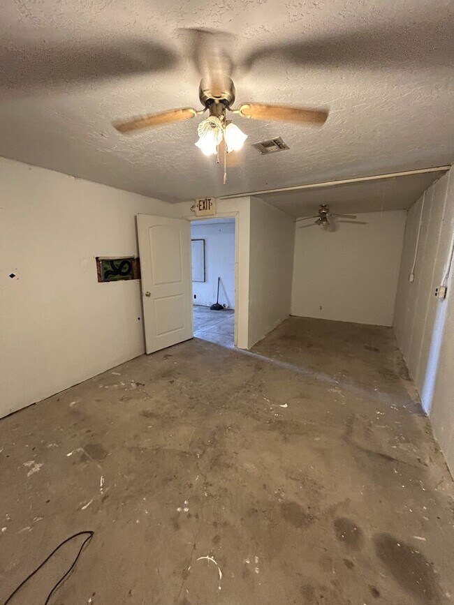 Building Photo - You Won't Believe the View!  2BR/2BA House...