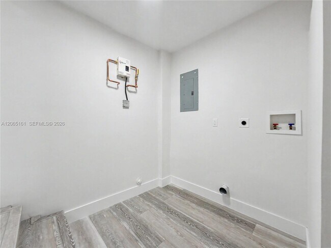 Building Photo - 228 NW 39th St