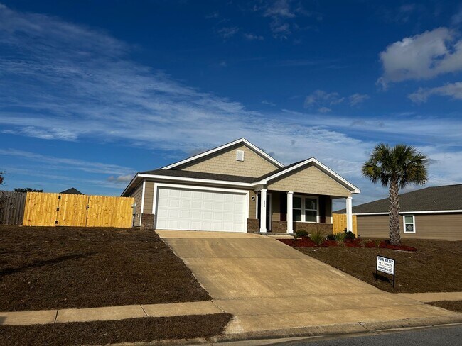 Building Photo - Beautiful 4/2 home with NEW fenced yard