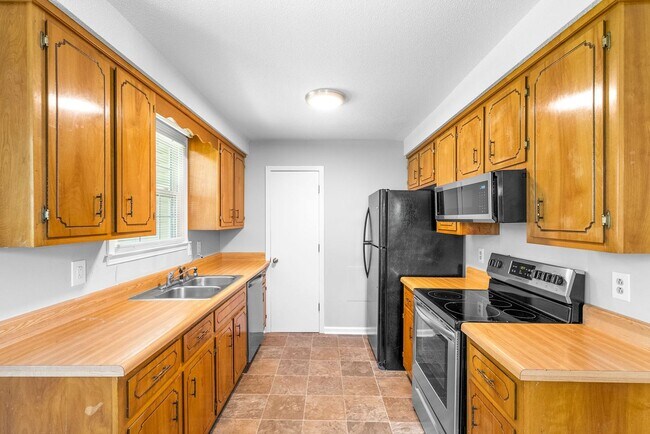 Building Photo - 3 Bedroom Pet Friendly Home For Rent!