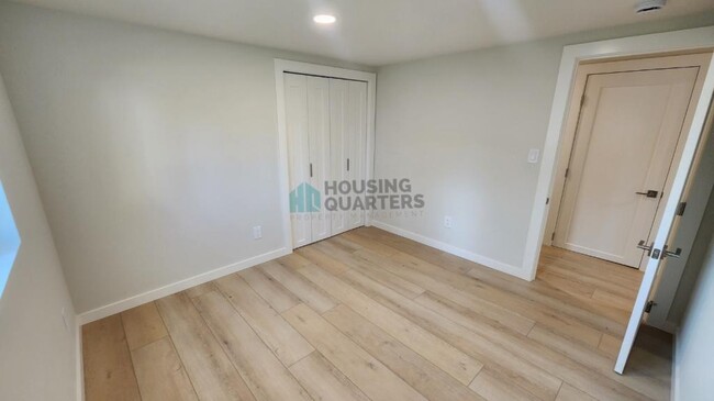 Building Photo - 2631 W Dell Dr