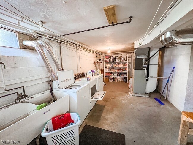 Building Photo - 7715 Kenton Ave