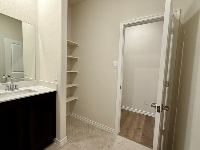 Building Photo - 2025 Eugene St