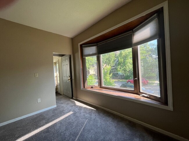 Building Photo - St. Paul home in Great Dayton's Bluff area