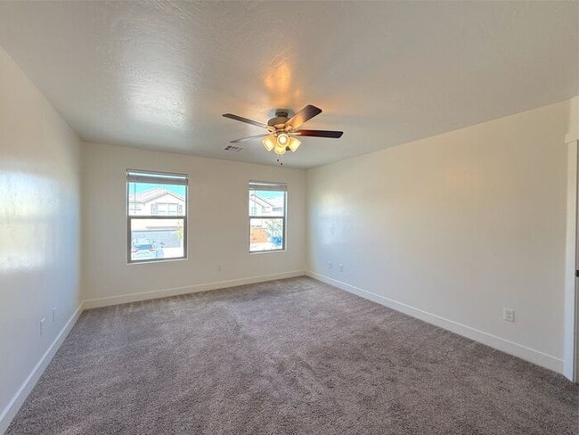Building Photo - 4 Bed, 2.5 Bath Home with 2 Car Garage