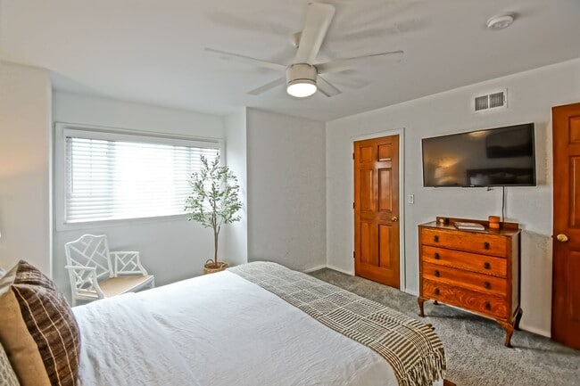 Building Photo - CHARMING & SPACIOUS, 5BR3.5BA HOME W/ PRIVATE YARD, BALCONY & SPRAWLING LIVING SPACE NEXT TO SAND...