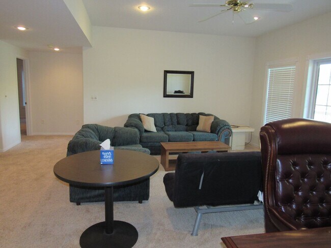 Building Photo - Osage Beach house for rent