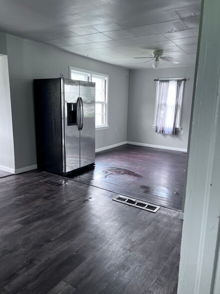 Building Photo - 639 S Main Ave