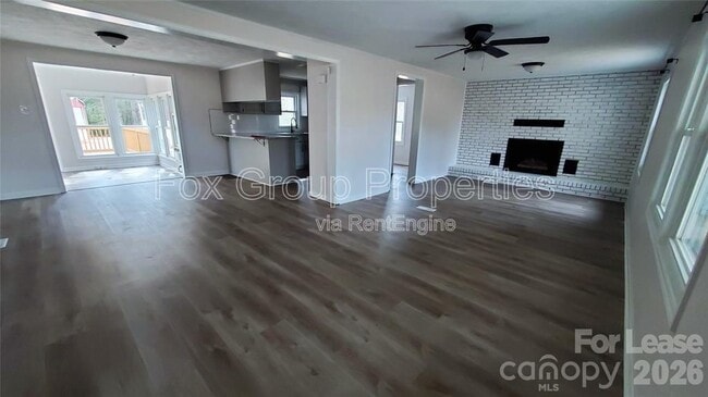 Building Photo - 132 Mt Mourne Loop