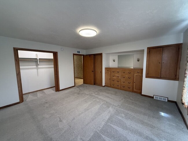 Building Photo - 427 Corona Rd