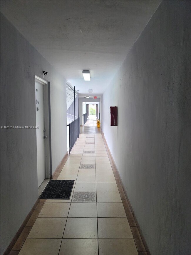Building Photo - 495 NW 72nd Ave