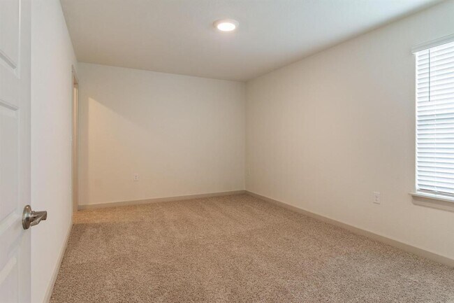 Building Photo - 13700 Lubeck Dr