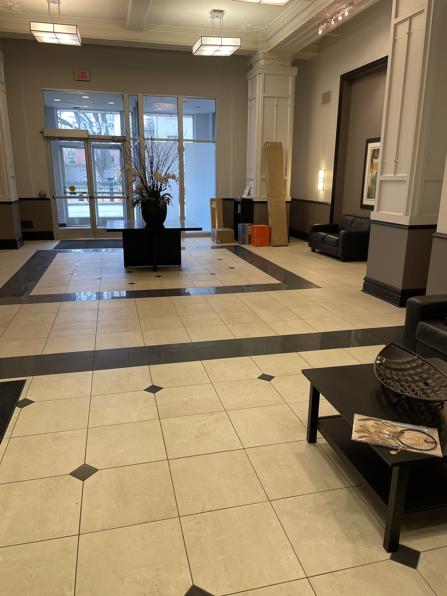 Another view of the lobby - 1501 Locust St