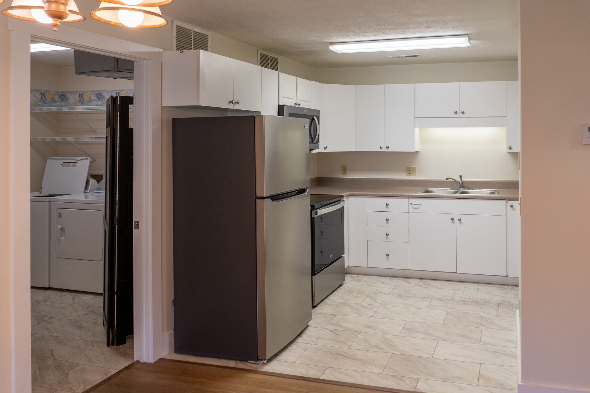 Building Photo - 1921 Ty Way Xing