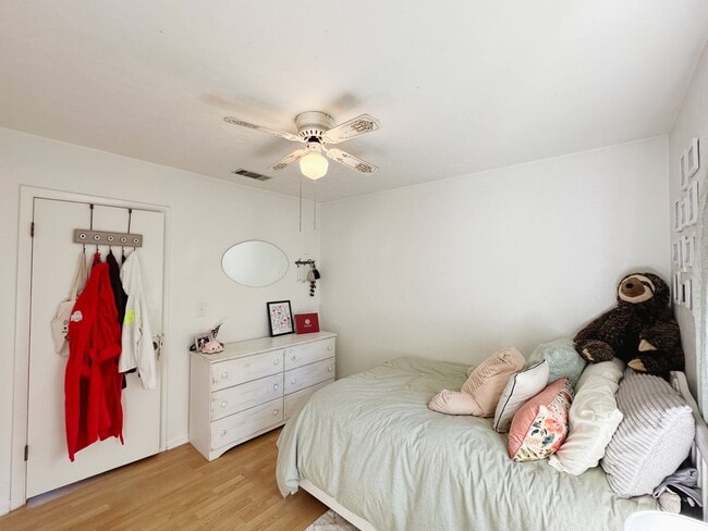 Building Photo - Oak Village - Beautiful 2 Bedroom, 1 Bathroom Townhome