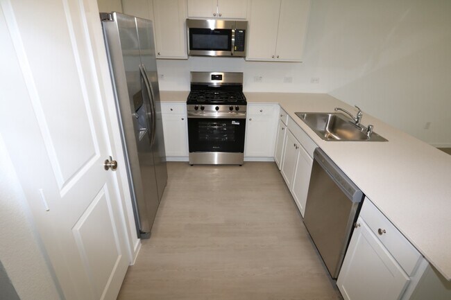 Building Photo - 25360 Carnation Ct