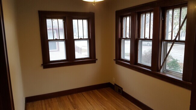 Building Photo - 807 3rd Ave NW