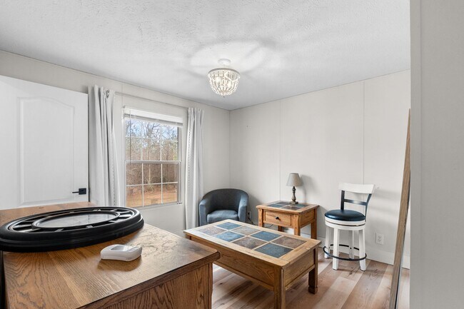 Building Photo - Ranch with 6 Acres!