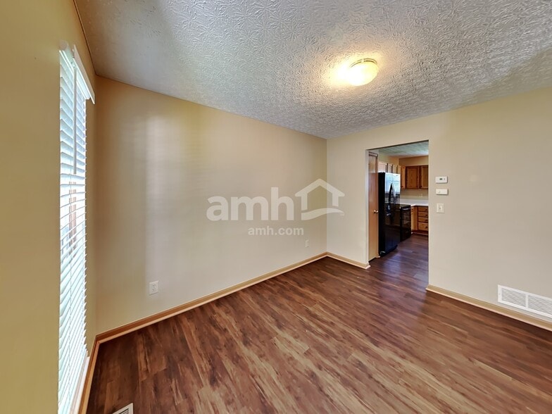 Building Photo - 1363 Wild Horse Dr