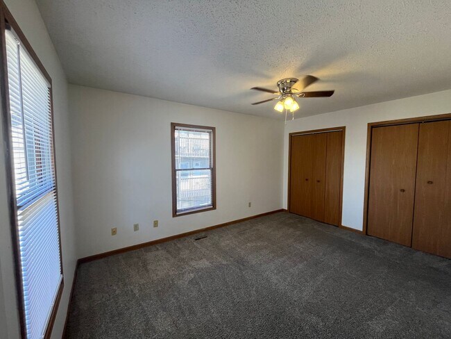 Building Photo - 3425/3427 E Sunset St