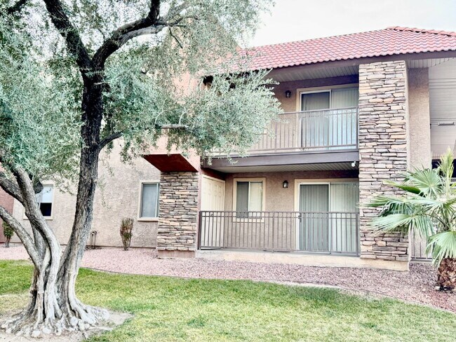 Building Photo - Lovely 2 Bed, 2 Bath Upstairs Condo for Rent in Guard Gated Community!