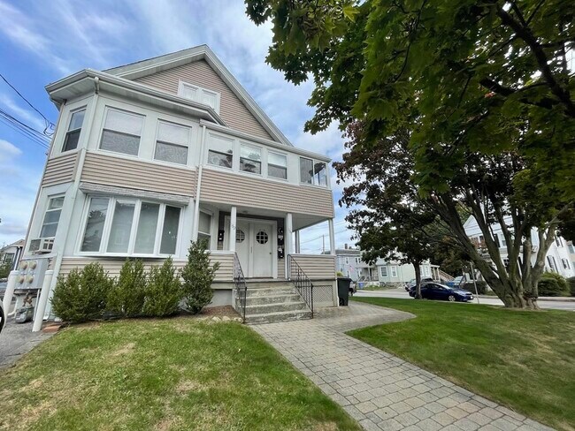 Primary Photo - 164 Brown St
