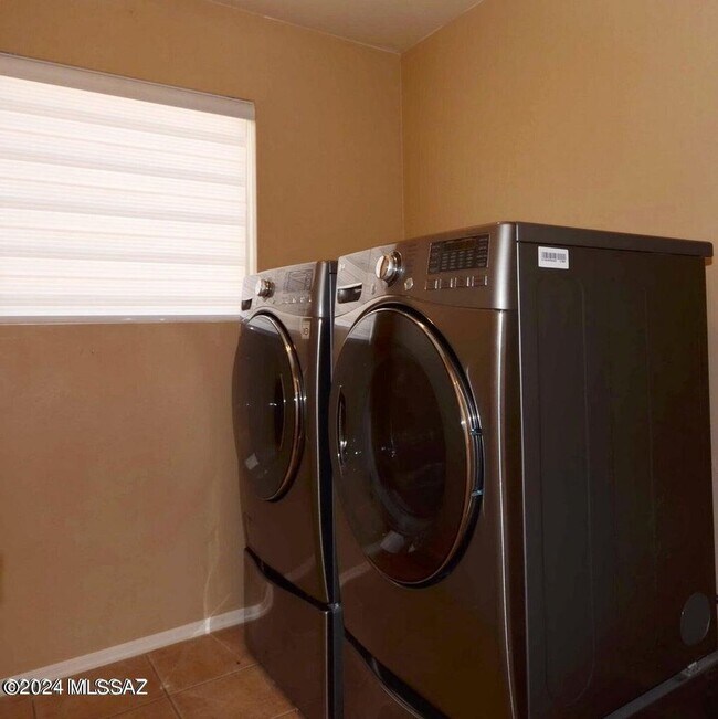 Building Photo - 11281 N Chynna Rose Pl