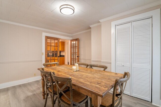 Building Photo - 703 W 2nd Ave