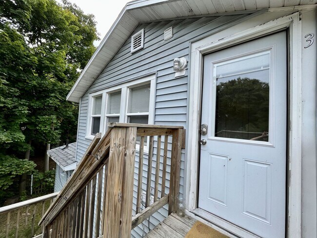 Building Photo - 2130 Bourdon St