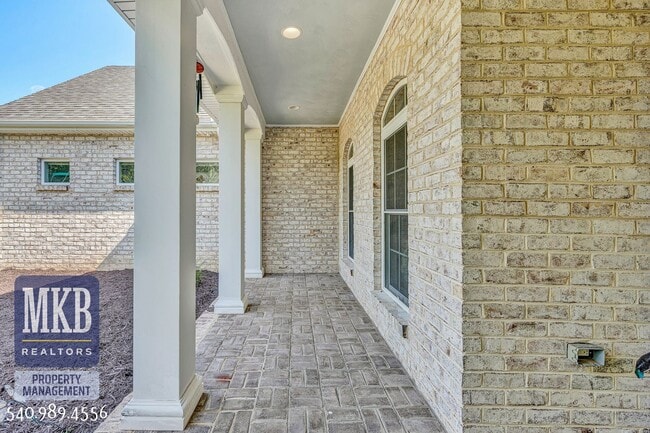 Building Photo - 7621 Nandina Dr