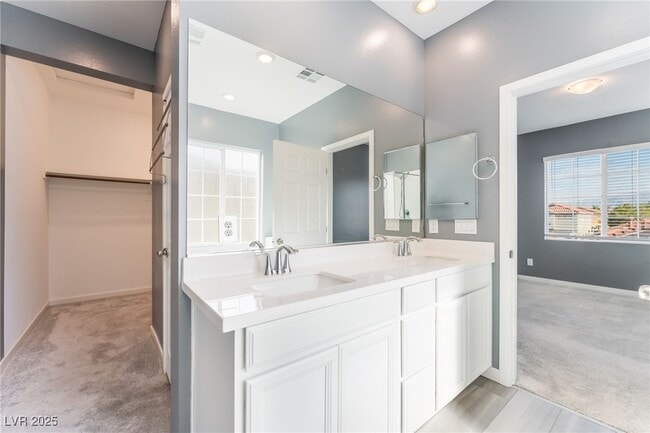 Building Photo - 5730 Sky Pointe Dr