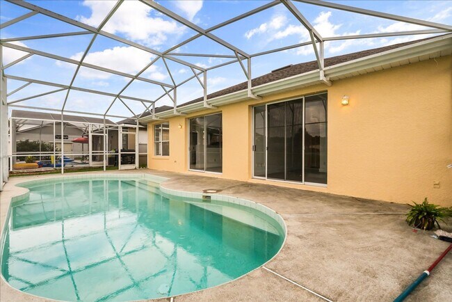 Building Photo - Stunning 4-Bedroom Lakefront Pool Home in Bridgeview at Meadow Woods